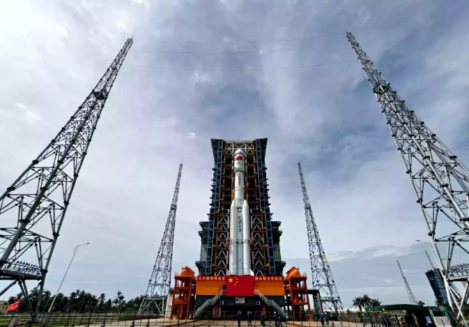 Long March 7 gets a new paint job, foreign astronauts to train in China!